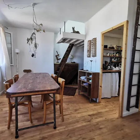Le 5e Ciel : Un Nid Au Dessus De * Marseille