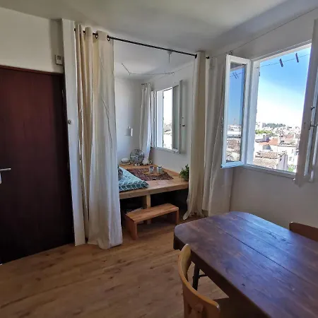 Le 5e Ciel : Un Nid Au Dessus De Marseille
